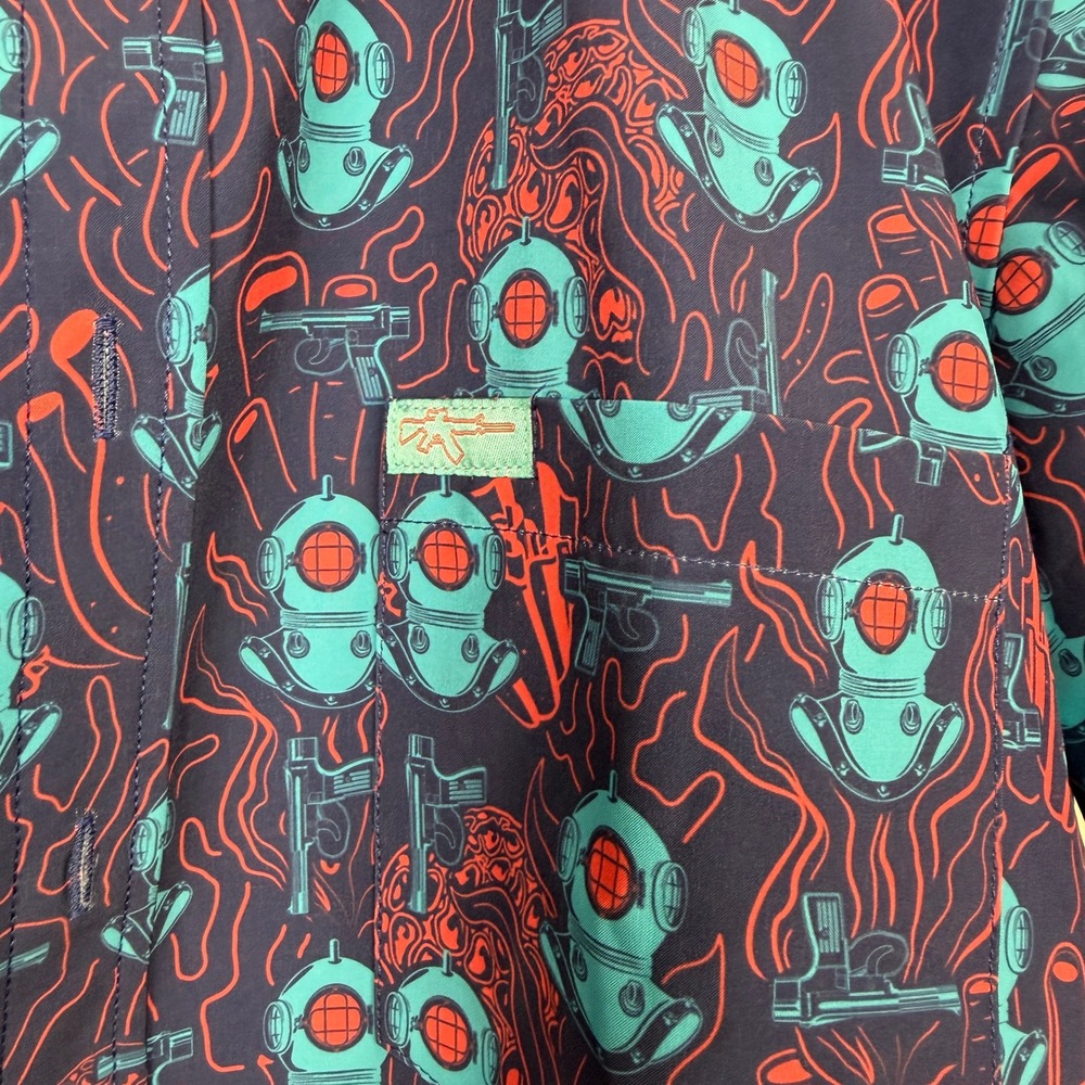 Retro Rifle DEEP DIVE Scuba Blue Short Sleeve Shirt Mens M Aloha Hawaiian Guns - Picture 10 of 10